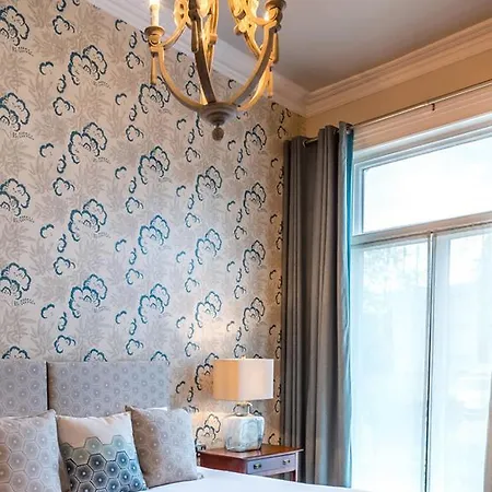 The High Field Town House Otel 4*