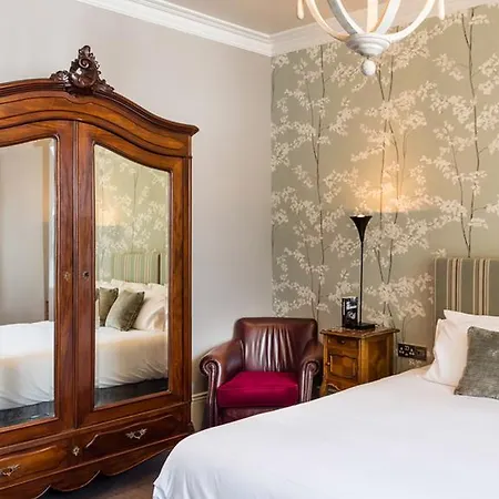The High Field Town House 4*
